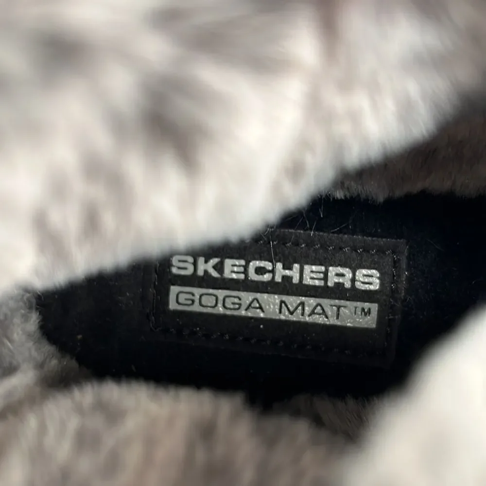 Skecher Gogo Mat Black 5 Gen suede ankle boot NWT